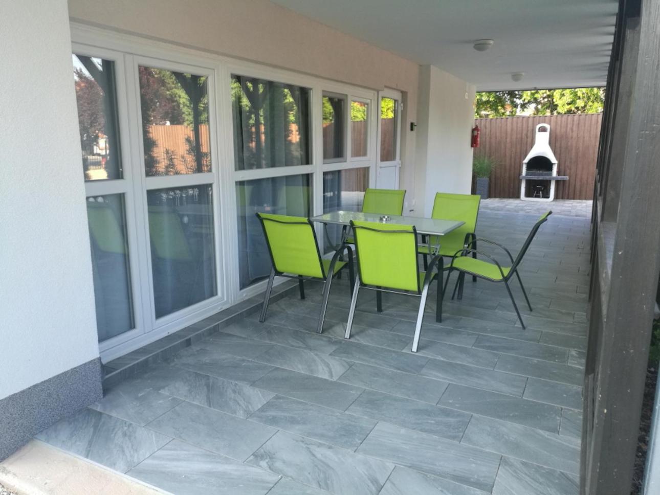 Tutti Apartman Balatonlelle Esterno foto